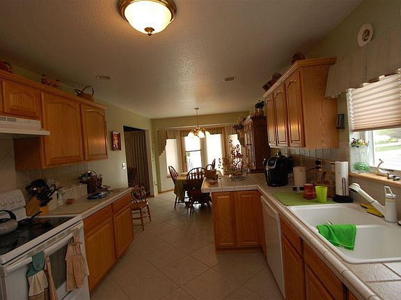 3rd image of 253 Windemere Pl