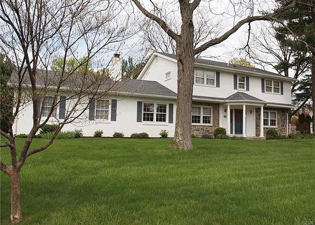 1st image of 921 Laurel Dr