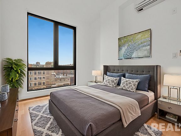 3rd image of 1010 Pacific St APT 320