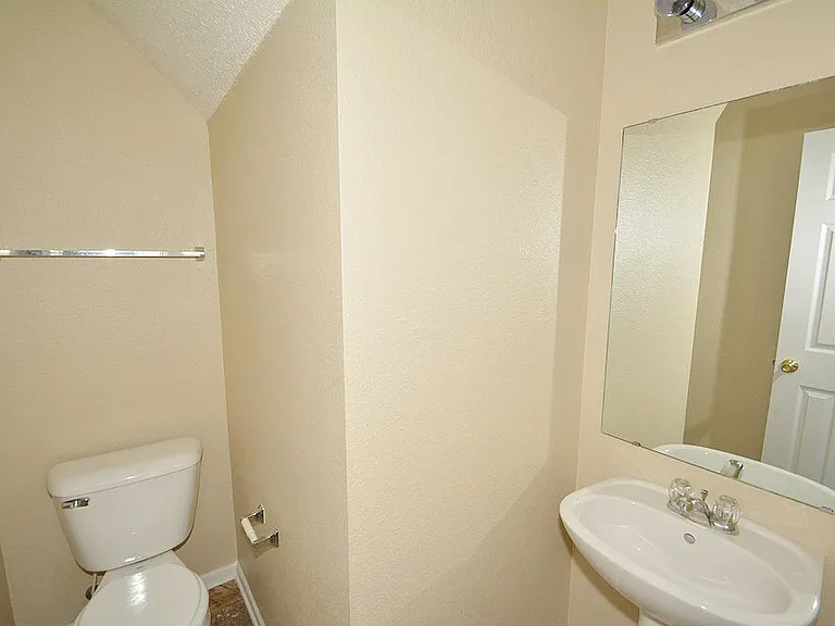 5660 Grassy Bank Dr — Photo 12