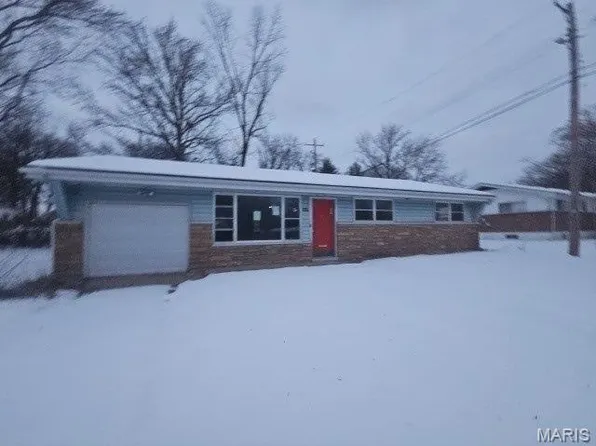 9967 Lanier Dr, Saint Louis, MO 63136