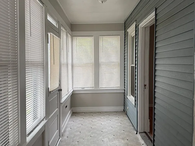 1213 Grand St — Photo 3