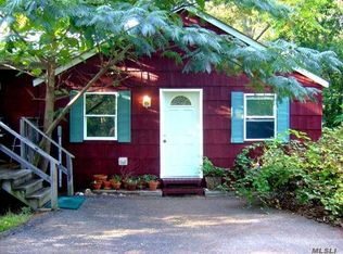 91 Chestnut St, Mount Sinai, NY 11766