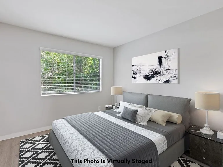 810 Crenshaw — Photo 8