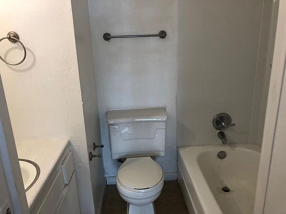 5th image of 1310 Louisiana St APT 15