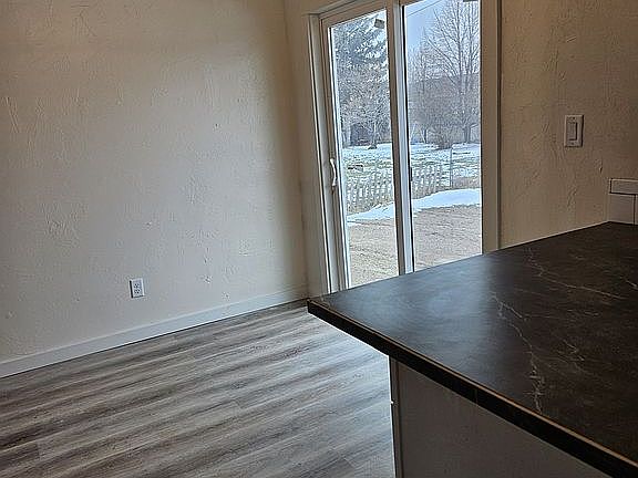 4th image of 3975 Henderson Ln