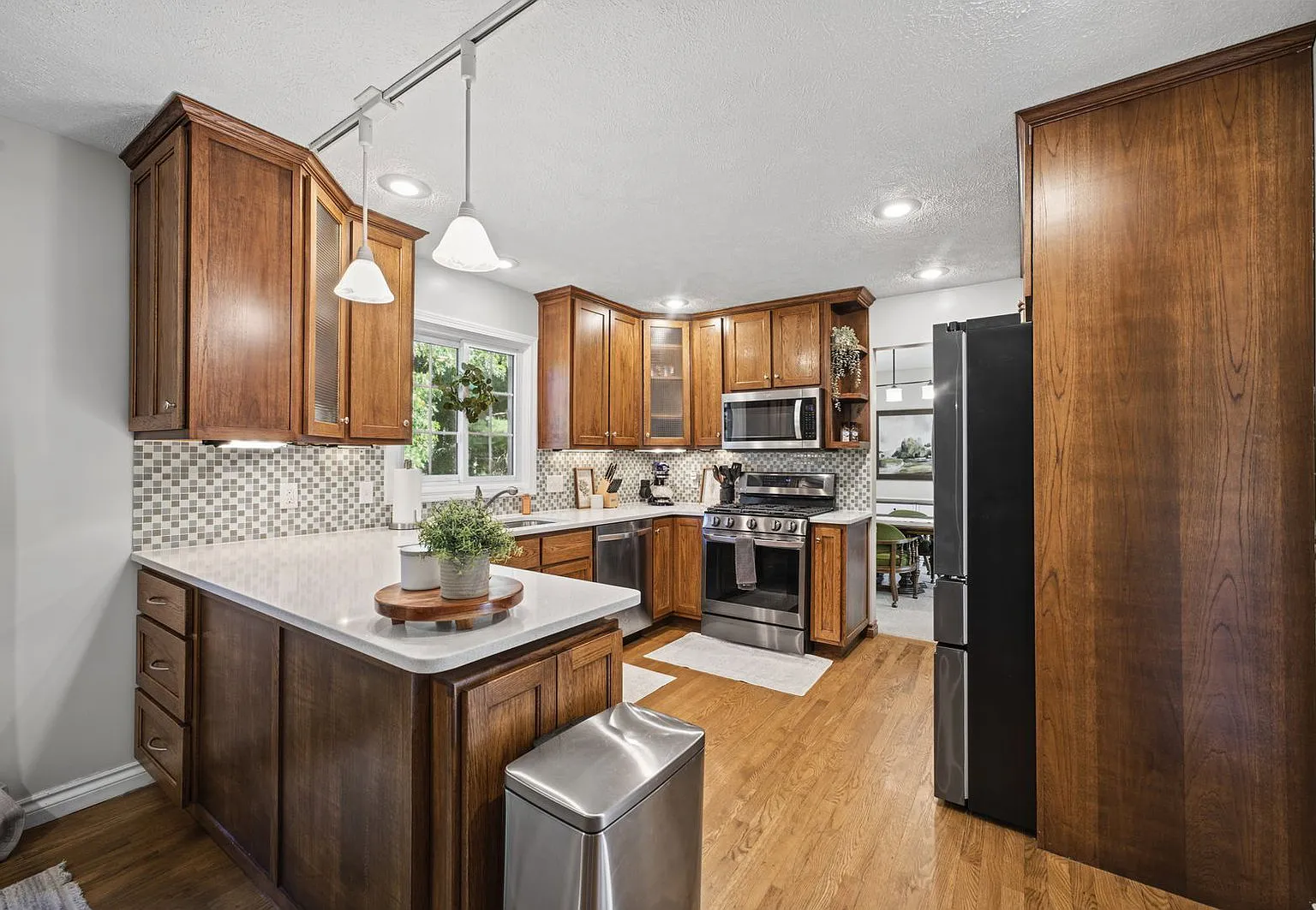 4 bed, 3.0 bath, 2610 sqft, $3,100 — Photo 3