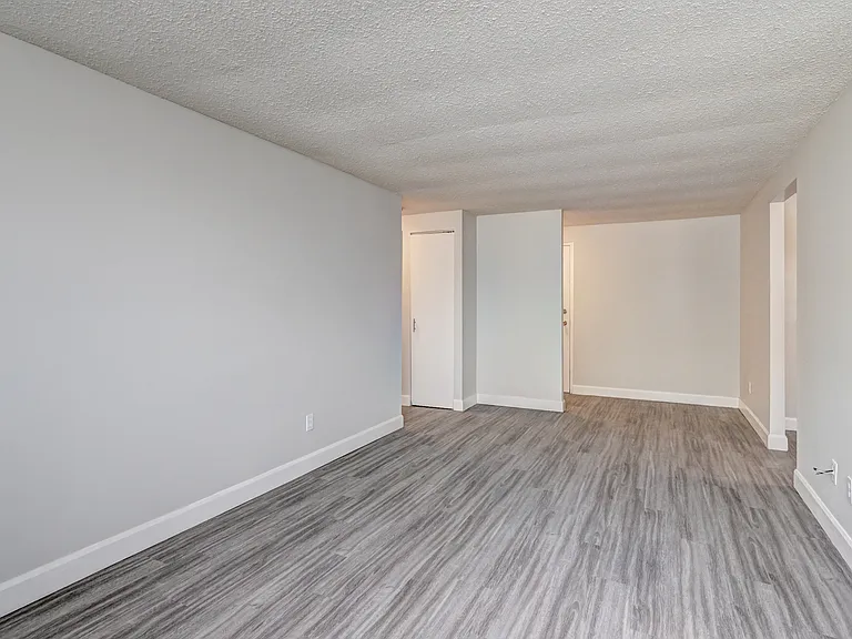 148 Hincks St — Photo 8