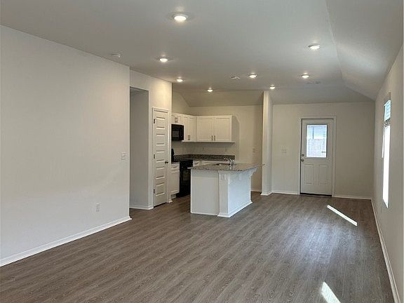 4th image of 8821 Preston Wood Dr