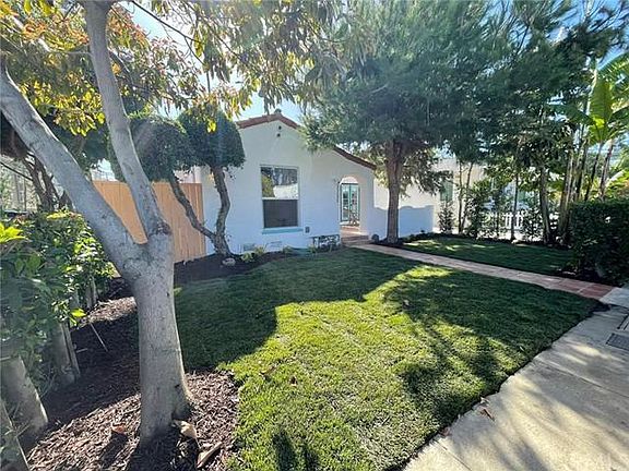 3rd image of 2761 S Bentley Ave