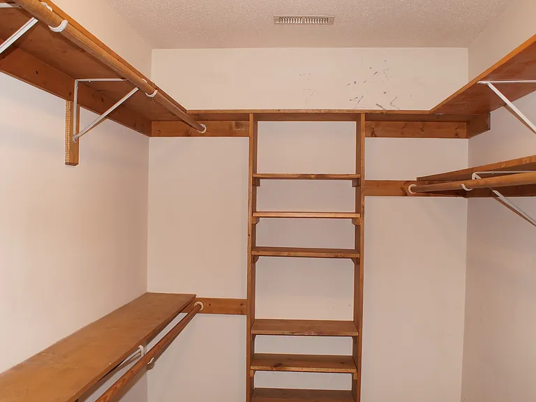 1221 Clearwater Ln — Photo 30