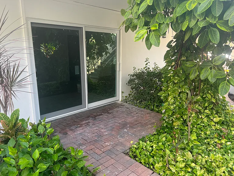1964 Alamanda Dr #5 — Photo 13