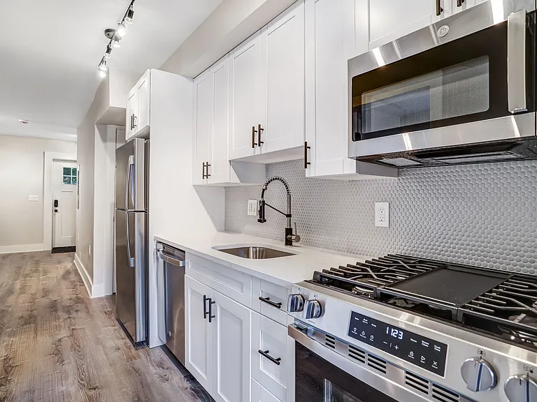 1526 2nd St SW — Photo 3
