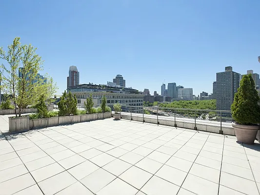 Sold by Sotheby's International Realty | media 18