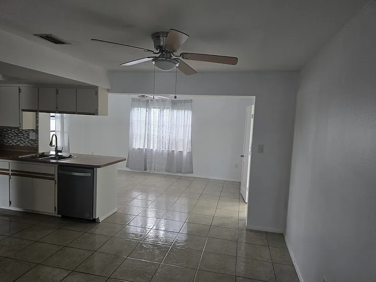 21498 Manatee Ave — Photo 4