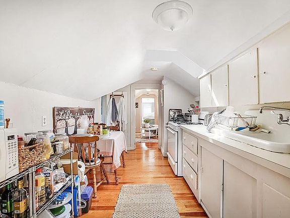 2nd image of 164 Anthony St Floor 3