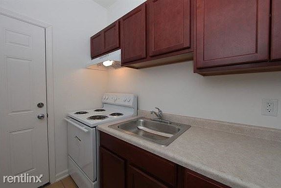 3302 Clifton Ave Apartments Baltimore Kitchen(1)