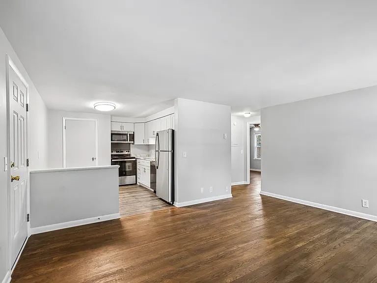 Roberts Park Apartments — Photo 10