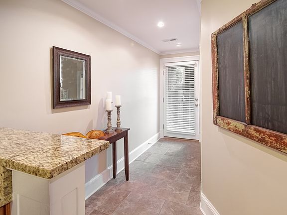 3rd image of 513 7th St SE #Basement