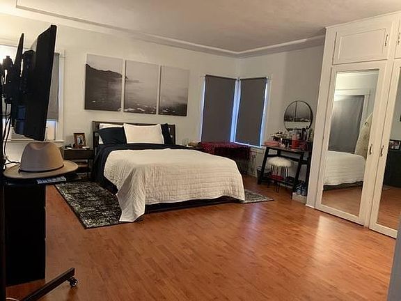 5th image of 3954 Dove St