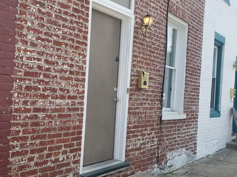 138 S Locust St — Photo 3