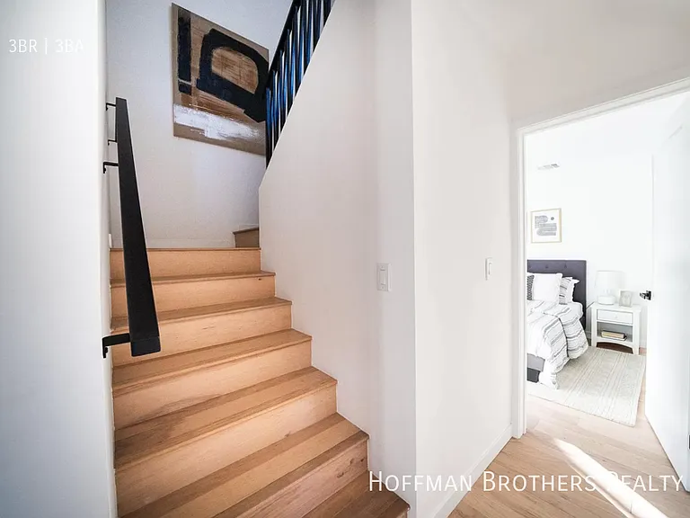 2681 Roseview Ave — Photo 7