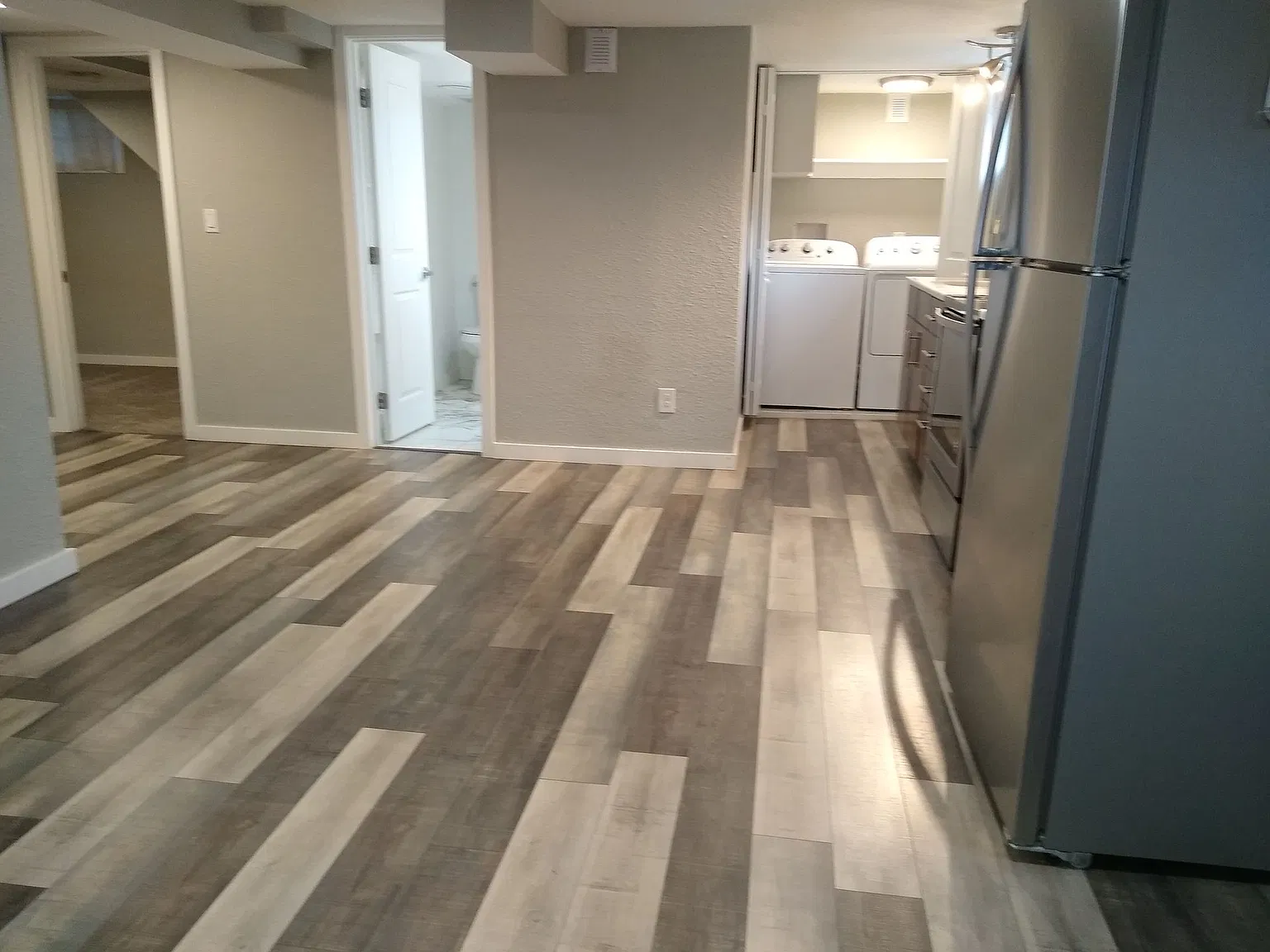 2 Bedroom 1 Bath Duplex w/ Fenced Yard, and so much more! — Photo 4
