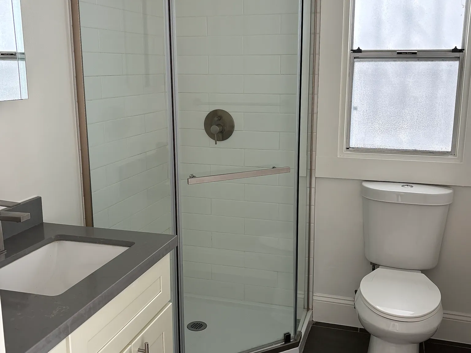 383 Grand — Photo 3