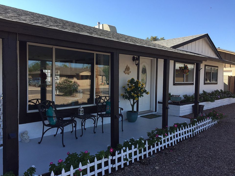 Front yard sitting area