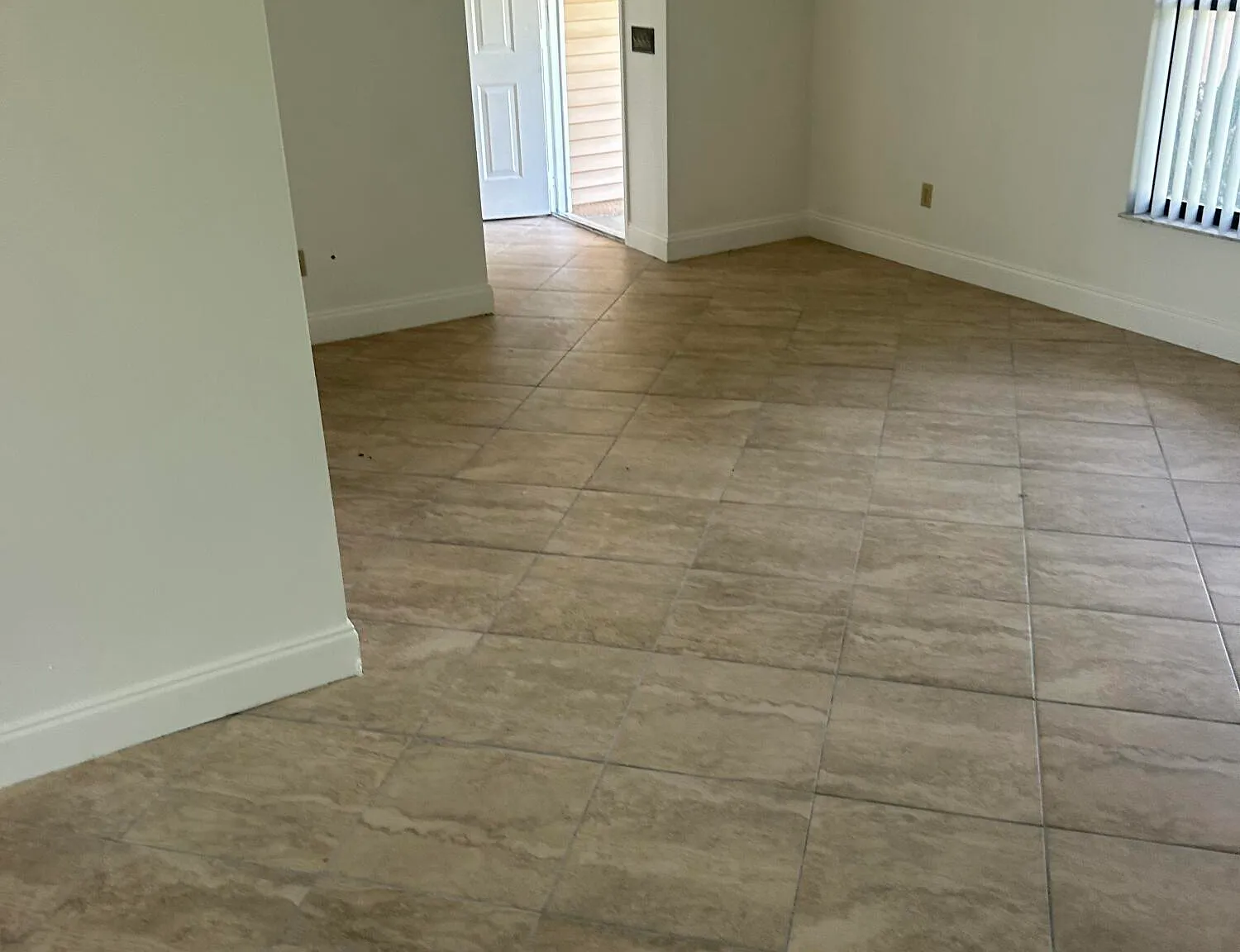 3 bed, 2.0 bath, 1811 sqft, $2,501 — Photo 4