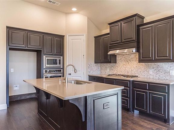 3rd image of 9005 Violet Dr