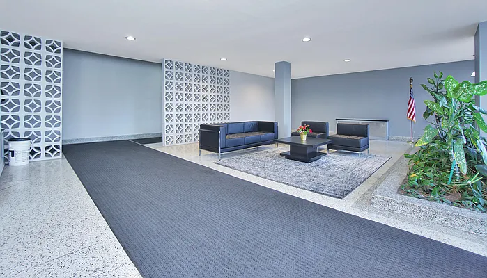 Sold by PRENDAMANO REAL ESTATE | media 22