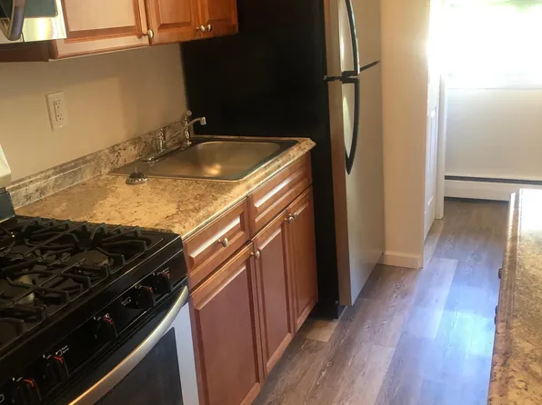 155 Nassau Ave APT 2H, Islip, NY 11751