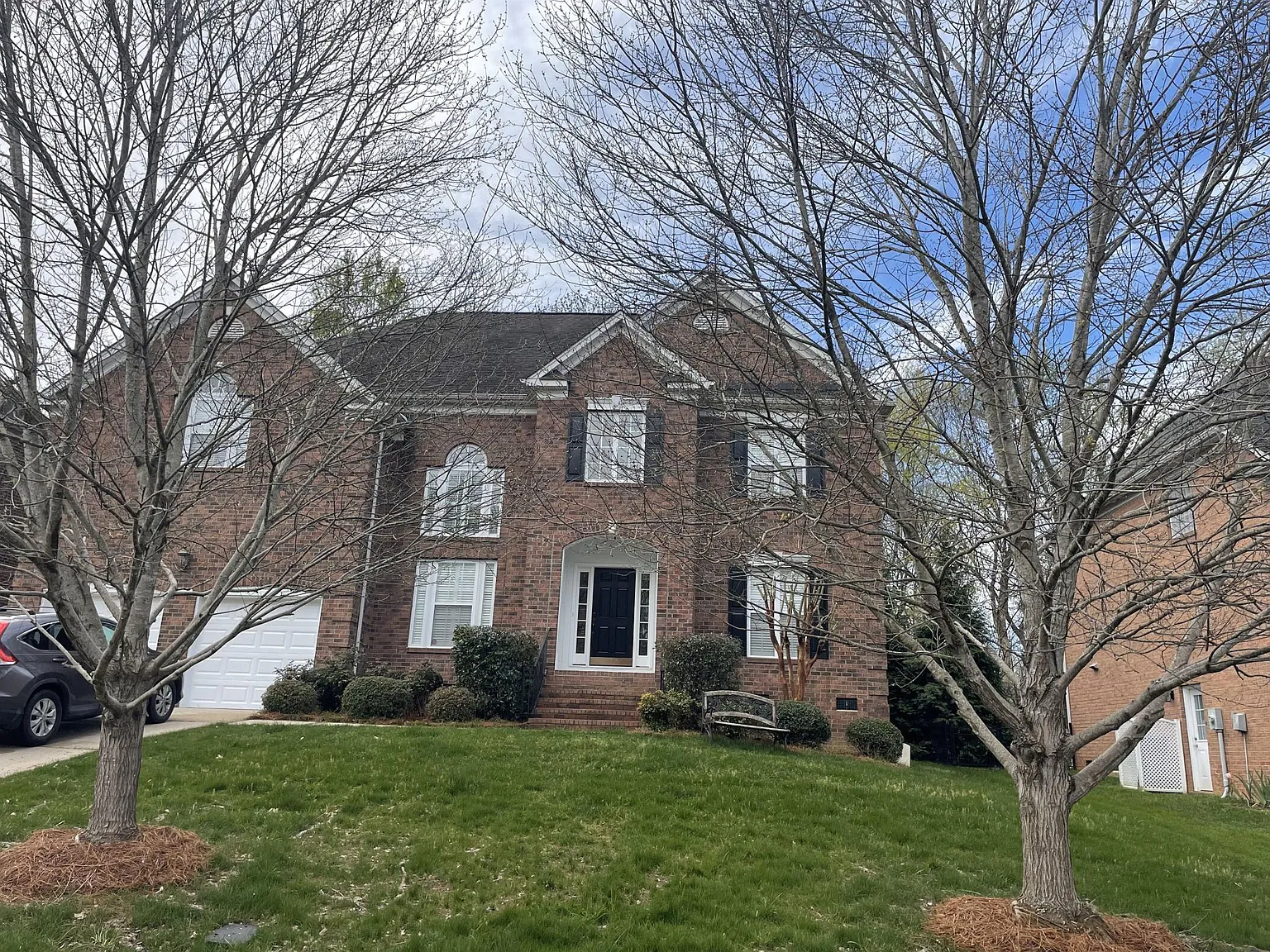 5 bed, 3590 sqft, $3,955 — Photo 3