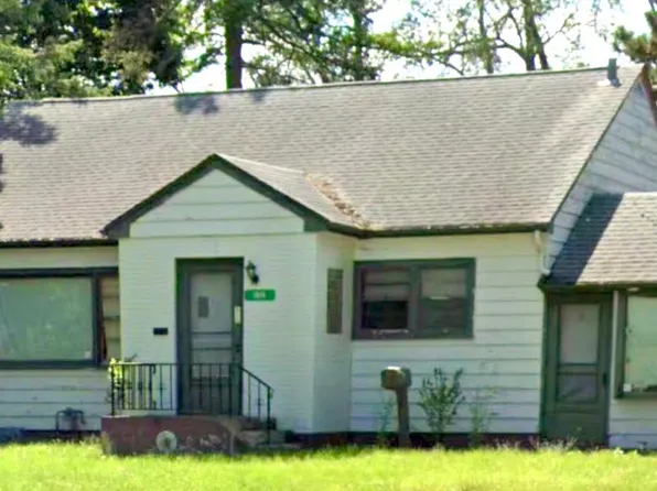 1914 Elim Ave, Zion, IL 60099