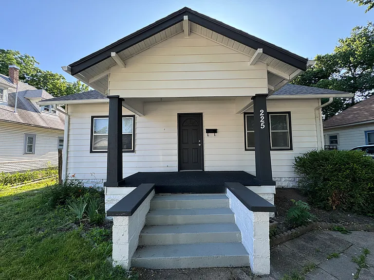 225 N Charles St — Photo 1
