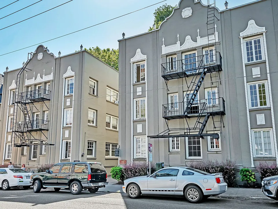 Flanders Apartments