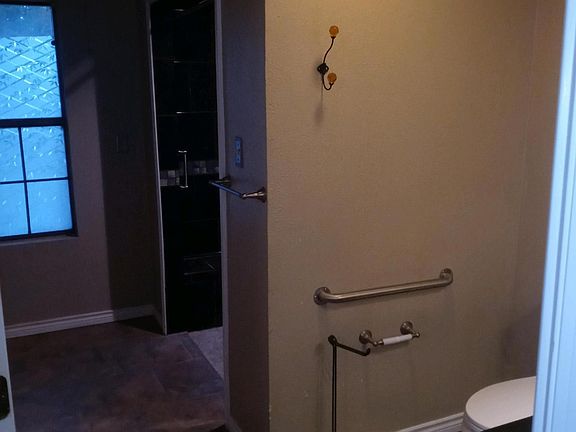 3rd image of 6 Dartmouth Cir #2