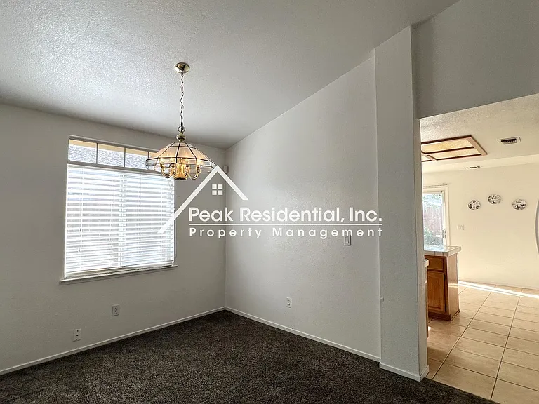 8274 Golden Park Ct — Photo 5