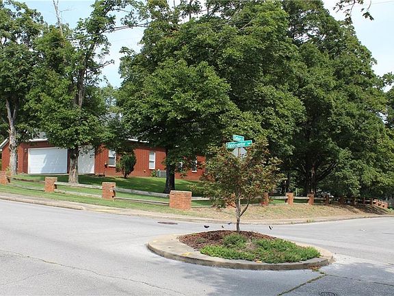 5th image of 808 N Vandeventer Ave