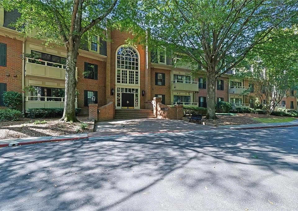 1st image of 25216 Plantation Dr NE