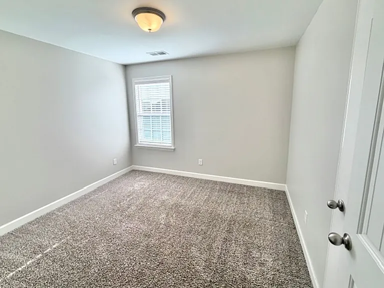 5560 Lakeside Cir W — Photo 10