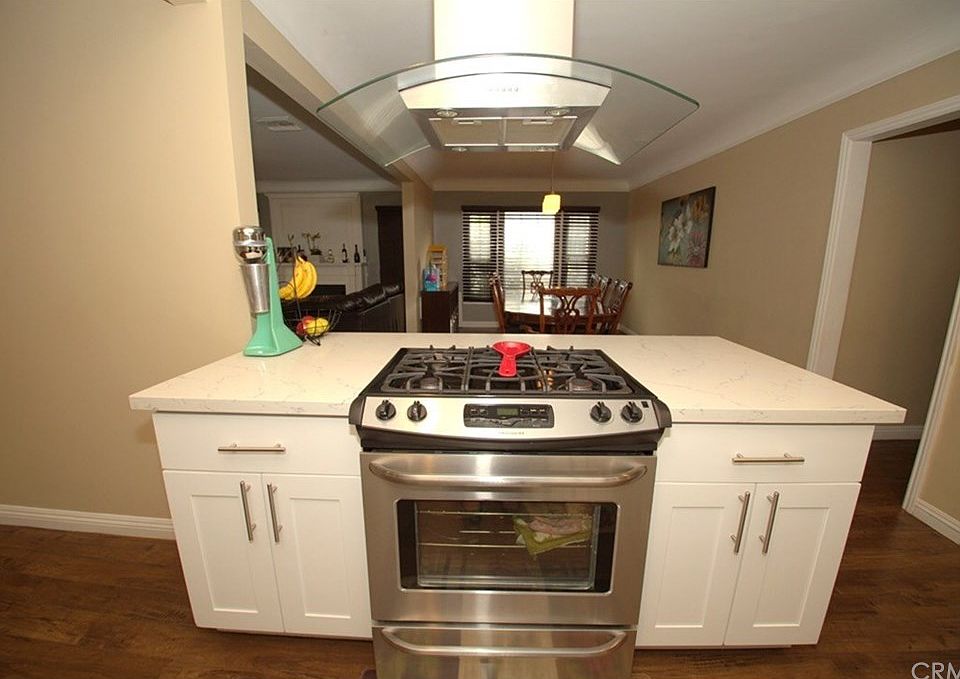 1st image of 1911 W 85th St