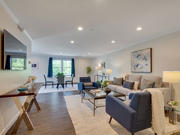 2nd image of 140 Lincoln Rd APT 218