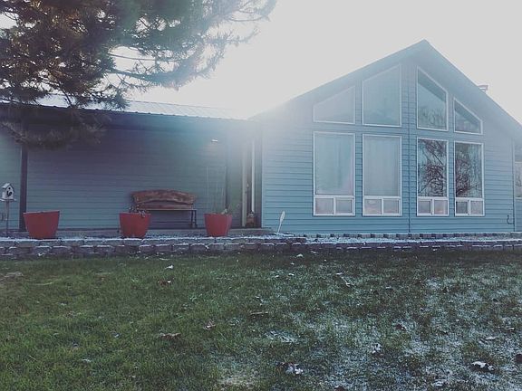 3rd image of 415 Monument Dr
