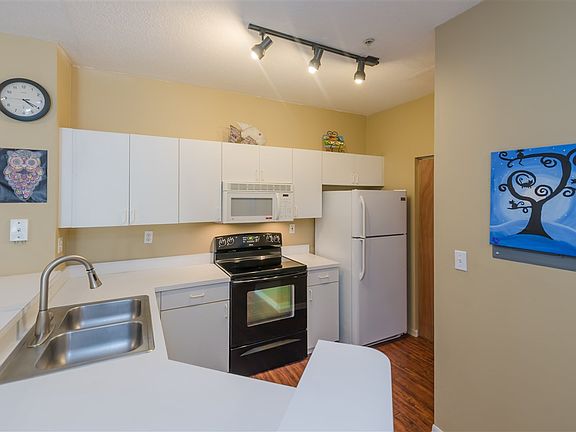 5th image of 605 Fairway Dr APT 101