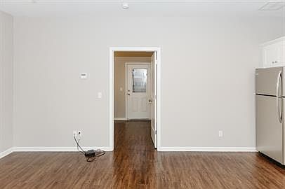 5th image of 1632 Miller St #C