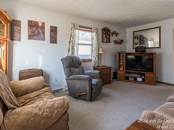 3rd image of 123 Janet St SE