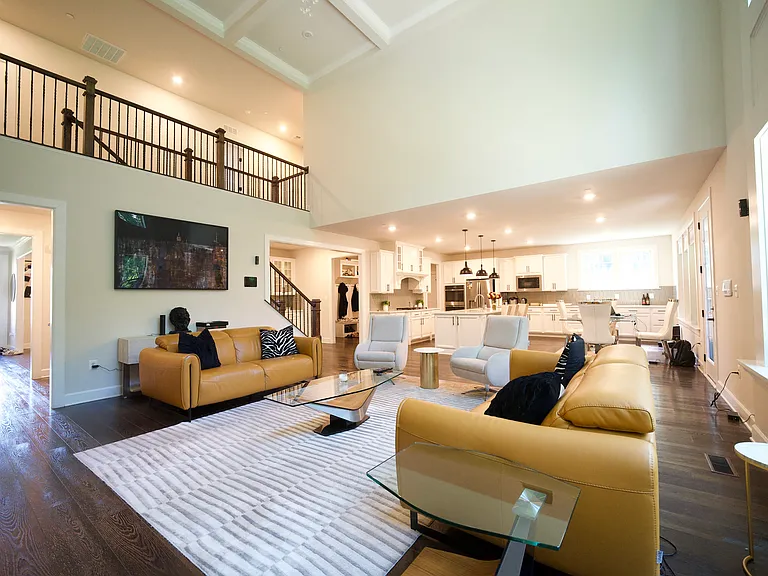 7687 Cross Creek Dr — Photo 3