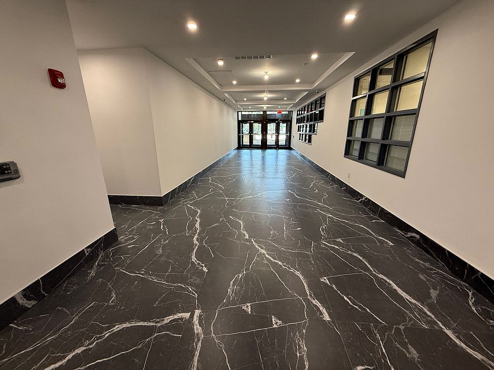 Building Photo 1